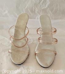 MaxSold Auction: High heels platform size 7  - Toronto (Ontario, Canada) SELLER MANAGED Commercial Liquidation Online Auction - Revlis Crescent