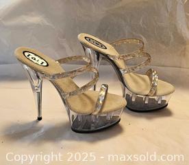 MaxSold Auction: High heels platform size 7  - Toronto (Ontario, Canada) SELLER MANAGED Commercial Liquidation Online Auction - Revlis Crescent