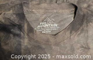 MaxSold Auction: T shirt ( L ) - Toronto (Ontario, Canada) SELLER MANAGED Commercial Liquidation Online Auction - Revlis Crescent