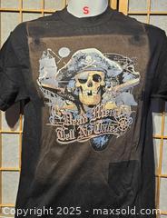 MaxSold Auction: T shirts ( 2 ) - Toronto (Ontario, Canada) SELLER MANAGED Commercial Liquidation Online Auction - Revlis Crescent