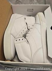 MaxSold Auction: Vans shoes  - Toronto (Ontario, Canada) SELLER MANAGED Commercial Liquidation Online Auction - Revlis Crescent