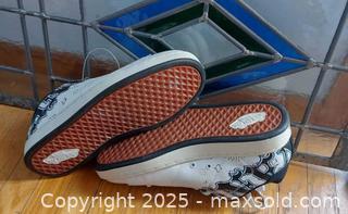 MaxSold Auction: Vans shoes  - Toronto (Ontario, Canada) SELLER MANAGED Commercial Liquidation Online Auction - Revlis Crescent