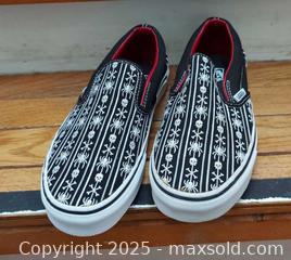 MaxSold Auction: Vans shoes  - Toronto (Ontario, Canada) SELLER MANAGED Commercial Liquidation Online Auction - Revlis Crescent