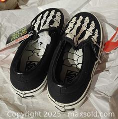 MaxSold Auction: Vans shoes ( kids) - Toronto (Ontario, Canada) SELLER MANAGED Commercial Liquidation Online Auction - Revlis Crescent