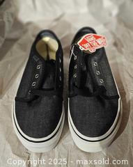 MaxSold Auction: Vans shoes (kids) - Toronto (Ontario, Canada) SELLER MANAGED Commercial Liquidation Online Auction - Revlis Crescent
