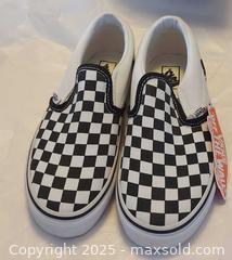 MaxSold Auction: Vans shoes (kids size 2.5) - Toronto (Ontario, Canada) SELLER MANAGED Commercial Liquidation Online Auction - Revlis Crescent