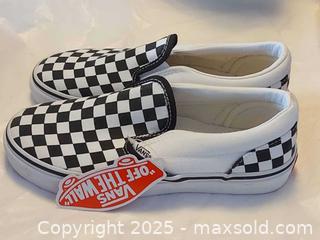 MaxSold Auction: Vans shoes (kids size 2.5) - Toronto (Ontario, Canada) SELLER MANAGED Commercial Liquidation Online Auction - Revlis Crescent