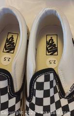 MaxSold Auction: Vans shoes (kids size 2.5) - Toronto (Ontario, Canada) SELLER MANAGED Commercial Liquidation Online Auction - Revlis Crescent