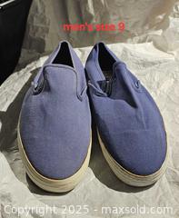 MaxSold Auction: Vans shoes ( size 9) - Toronto (Ontario, Canada) SELLER MANAGED Commercial Liquidation Online Auction - Revlis Crescent