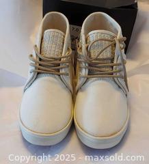 MaxSold Auction: Vans shoes (women&#39;s) - Toronto (Ontario, Canada) SELLER MANAGED Commercial Liquidation Online Auction - Revlis Crescent