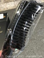 MaxSold Auction: 3pc Detangling Brushes & Comb Set - Hamilton (Ontario, Canada) SELLER MANAGED Downsizing Online Auction - Moffat Road