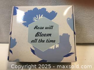 MaxSold Auction: Box Of 8 Bath Bombs - Hamilton (Ontario, Canada) SELLER MANAGED Downsizing Online Auction - Moffat Road