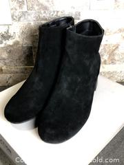MaxSold Auction: Kenneth Cole Women’s Ankle Boots 9 - Hamilton (Ontario, Canada) SELLER MANAGED Downsizing Online Auction - Moffat Road