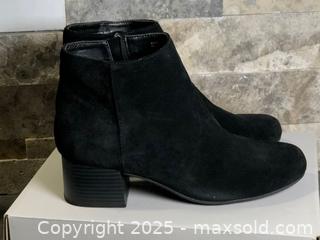 MaxSold Auction: Kenneth Cole Women’s Ankle Boots 9 - Hamilton (Ontario, Canada) SELLER MANAGED Downsizing Online Auction - Moffat Road