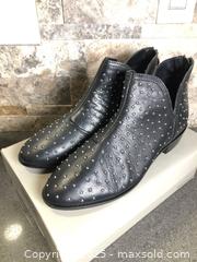 MaxSold Auction: Kenneth Cole Women’s Shoes 9 - Hamilton (Ontario, Canada) SELLER MANAGED Downsizing Online Auction - Moffat Road