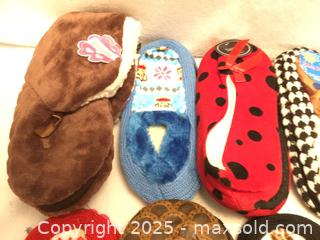 MaxSold Auction: Lot/10 Assorted Slippers - Hamilton (Ontario, Canada) SELLER MANAGED Downsizing Online Auction - Moffat Road