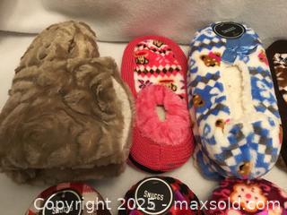 MaxSold Auction: Lot/10 Assorted Slippers - Hamilton (Ontario, Canada) SELLER MANAGED Downsizing Online Auction - Moffat Road