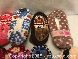 MaxSold Auction: Lot/10 Assorted Slippers - Hamilton (Ontario, Canada) SELLER MANAGED Downsizing Online Auction - Moffat Road