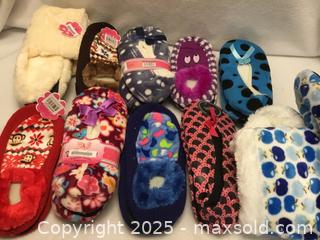 MaxSold Auction: Lot/10 Assorted Slippers - Hamilton (Ontario, Canada) SELLER MANAGED Downsizing Online Auction - Moffat Road