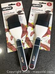 MaxSold Auction: Lot/2 Silicone Basting Brushes - Hamilton (Ontario, Canada) SELLER MANAGED Downsizing Online Auction - Moffat Road