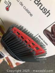 MaxSold Auction: Lot/2 Silicone Basting Brushes - Hamilton (Ontario, Canada) SELLER MANAGED Downsizing Online Auction - Moffat Road