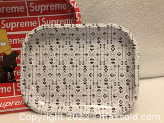 MaxSold Auction: Lot/2 Tin Trays - Hamilton (Ontario, Canada) SELLER MANAGED Downsizing Online Auction - Moffat Road