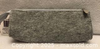 MaxSold Auction: Lot/3 Carry All Pouches / Pencil Cases - Hamilton (Ontario, Canada) SELLER MANAGED Downsizing Online Auction - Moffat Road