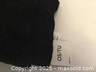 MaxSold Auction: Lot/3 Infinity Scarves One Size - Hamilton (Ontario, Canada) SELLER MANAGED Downsizing Online Auction - Moffat Road