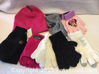 MaxSold Auction: Lot/8 Assorted Children’s Hats And Mitts - Hamilton (Ontario, Canada) SELLER MANAGED Downsizing Online Auction - Moffat Road