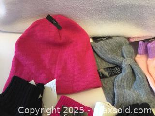 MaxSold Auction: Lot/8 Assorted Children’s Hats And Mitts - Hamilton (Ontario, Canada) SELLER MANAGED Downsizing Online Auction - Moffat Road