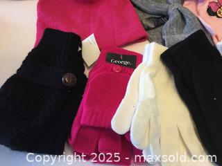 MaxSold Auction: Lot/8 Assorted Children’s Hats And Mitts - Hamilton (Ontario, Canada) SELLER MANAGED Downsizing Online Auction - Moffat Road