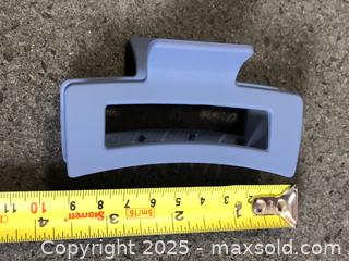 MaxSold Auction: Lot/8 Hair Clips - Hamilton (Ontario, Canada) SELLER MANAGED Downsizing Online Auction - Moffat Road