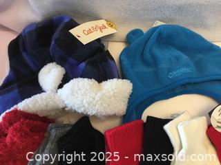 MaxSold Auction: Lot/9 Assorted Children’s Hats And Mitts - Hamilton (Ontario, Canada) SELLER MANAGED Downsizing Online Auction - Moffat Road