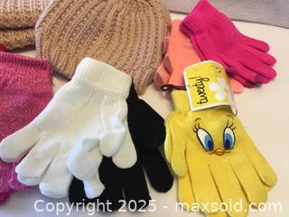 MaxSold Auction: Lot/9 Assorted Children’s Hats And Mitts - Hamilton (Ontario, Canada) SELLER MANAGED Downsizing Online Auction - Moffat Road