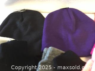 MaxSold Auction: Lot/9 Assorted Children’s Hats And Mitts - Hamilton (Ontario, Canada) SELLER MANAGED Downsizing Online Auction - Moffat Road
