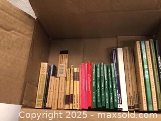 MaxSold Auction: Lot Of Assorted Size Papers - Hamilton (Ontario, Canada) SELLER MANAGED Downsizing Online Auction - Moffat Road