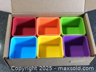 MaxSold Auction: Silicone Cubes Dividers For Bento Box - Hamilton (Ontario, Canada) SELLER MANAGED Downsizing Online Auction - Moffat Road