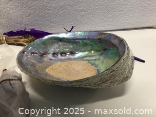 MaxSold Auction: Smudge Kit - Hamilton (Ontario, Canada) SELLER MANAGED Downsizing Online Auction - Moffat Road