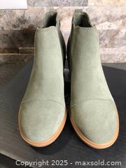 MaxSold Auction: Sorel Women’s Evie Ankle Boots 8 - Hamilton (Ontario, Canada) SELLER MANAGED Downsizing Online Auction - Moffat Road