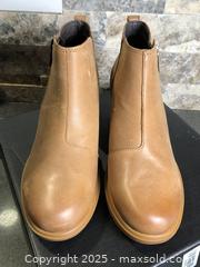 MaxSold Auction: Sorel Women’s Evie Ankle Boots 9 - Hamilton (Ontario, Canada) SELLER MANAGED Downsizing Online Auction - Moffat Road