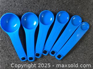 MaxSold Auction: Tupperware Measuring Cups &#38; Spoons - Hamilton (Ontario, Canada) SELLER MANAGED Downsizing Online Auction - Moffat Road