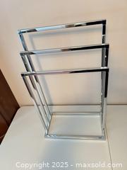 MaxSold Auction: Chrome Plated Metal Blanket Ladder, 3-Tier, 33 x 20 in - Waterloo (Ontario, Canada) SELLER MANAGED Estate Sale Online Auction -  New Hampshire Street