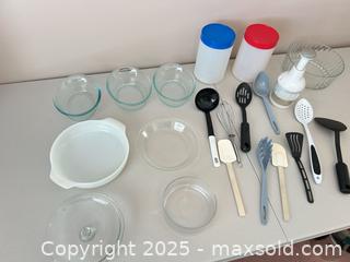 MaxSold Auction: Kitchen Utensils & Glass Bakeware Lot, Approximately 18 Pieces - Waterloo (Ontario, Canada) SELLER MANAGED Estate Sale Online Auction -  New Hampshire Street