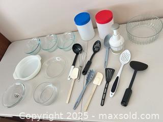 MaxSold Auction: Kitchen Utensils & Glass Bakeware Lot, Approximately 18 Pieces - Waterloo (Ontario, Canada) SELLER MANAGED Estate Sale Online Auction -  New Hampshire Street