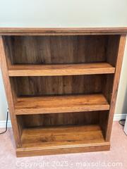 MaxSold Auction: Medium Brown Oak-Tone 3-Shelf Bookcase with Adjustable Shelves - Waterloo (Ontario, Canada) SELLER MANAGED Estate Sale Online Auction -  New Hampshire Street