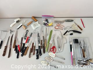 MaxSold Auction: Mixed Kitchen Cutters &#38; Utensil Lot (Approx. 45–55 pcs) - Waterloo (Ontario, Canada) SELLER MANAGED Estate Sale Online Auction -  New Hampshire Street