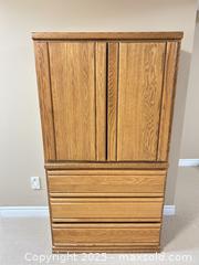 MaxSold Auction: Oak Veneer Dresser with Hutch, Shelves & Drawers, 61.5"H x 33"W - Waterloo (Ontario, Canada) SELLER MANAGED Estate Sale Online Auction -  New Hampshire Street