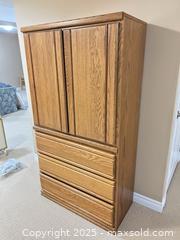MaxSold Auction: Oak Veneer Dresser with Hutch, Shelves & Drawers, 61.5"H x 33"W - Waterloo (Ontario, Canada) SELLER MANAGED Estate Sale Online Auction -  New Hampshire Street