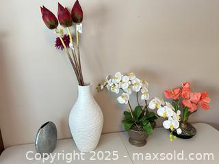 MaxSold Auction: Set of 3 Faux Flower Arrangements + Decorative Ceramic Vase - Waterloo (Ontario, Canada) SELLER MANAGED Estate Sale Online Auction -  New Hampshire Street