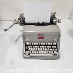 MaxSold Auction: Vintage Royal Portable Manual Typewriter - Working - Sacramento (California, USA) SELLER MANAGED Reseller Online Auction - Arden Way